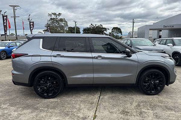 2023 Mitsubishi Outlander LS Black Edition ZM