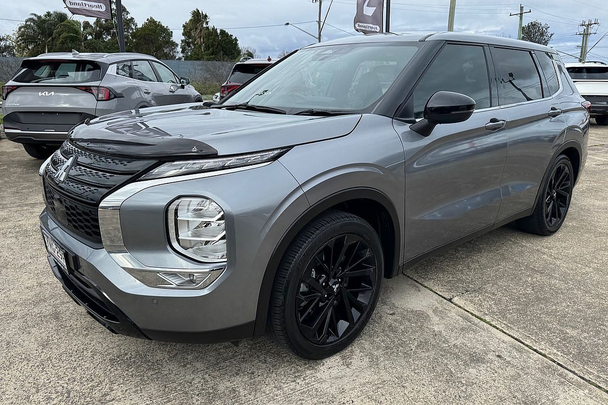 2023 Mitsubishi Outlander LS Black Edition ZM