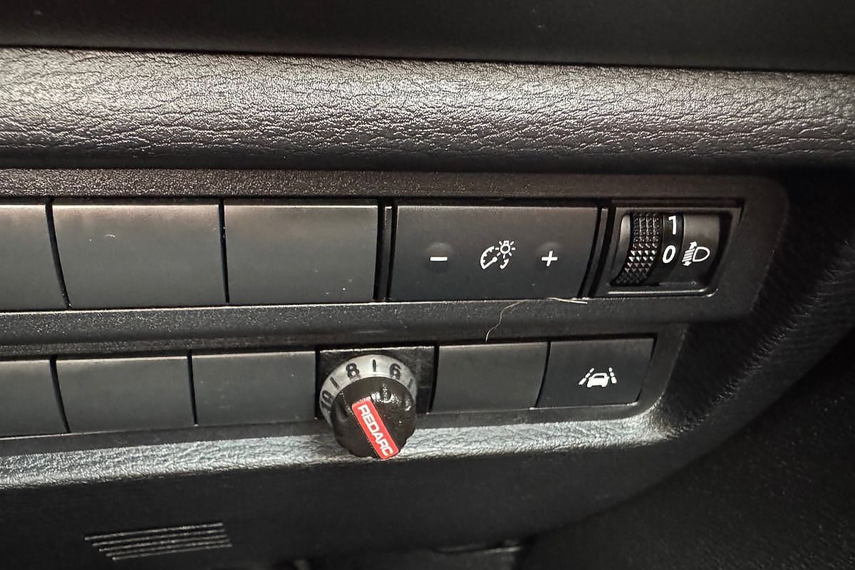 2023 Mitsubishi Outlander LS Black Edition ZM