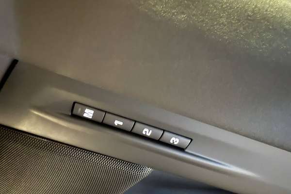 2025 Land Rover Range Rover Evoque P250 Dynamic SE L551