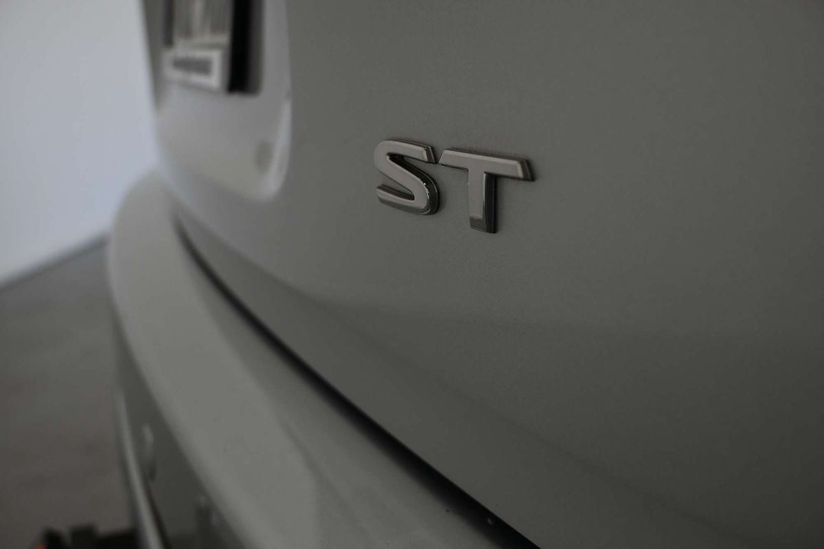 2016 Nissan Pathfinder ST R52