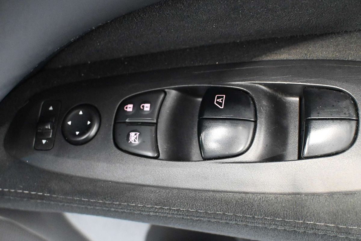 2016 Nissan Pathfinder ST R52