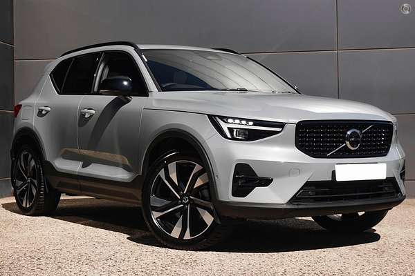 2024 Volvo XC40 Ultra B4 Dark