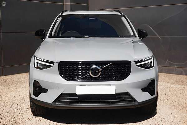2024 Volvo XC40 Ultra B4 Dark