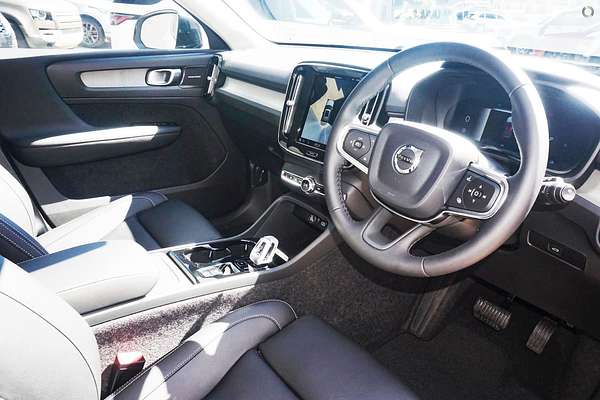 2024 Volvo XC40 Ultra B4 Dark