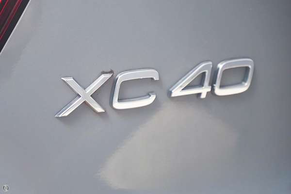2024 Volvo XC40 Ultra B4 Dark