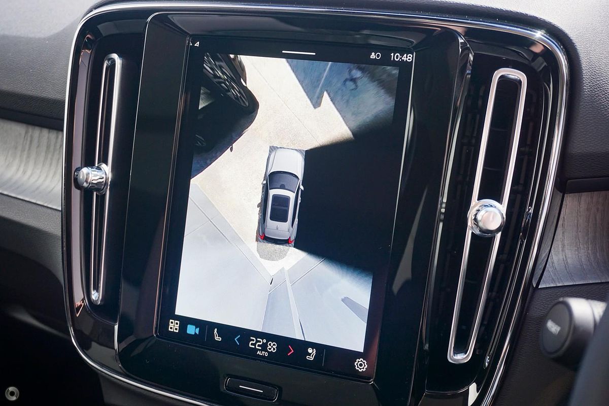 2024 Volvo XC40 Ultra B4 Dark