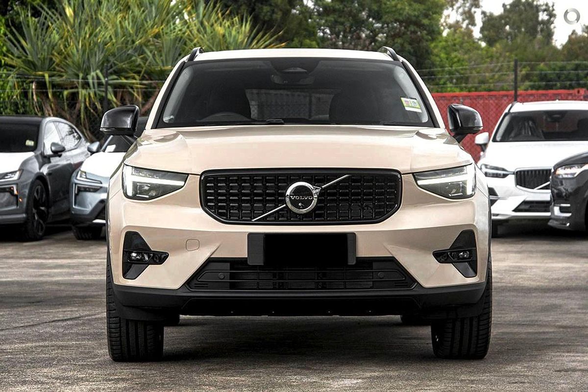2024 Volvo XC40 Ultra B4 Dark