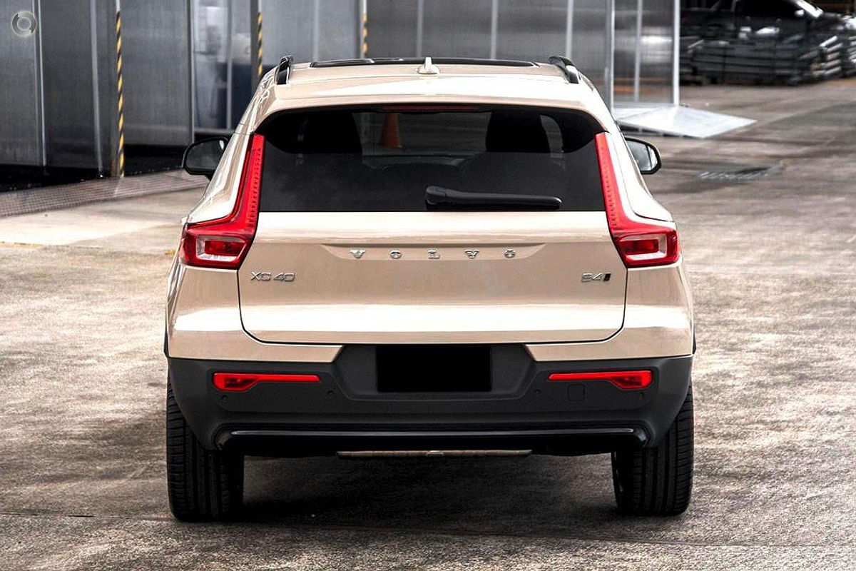 2024 Volvo XC40 Ultra B4 Dark