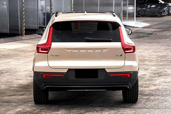 2024 Volvo XC40 Ultra B4 Dark