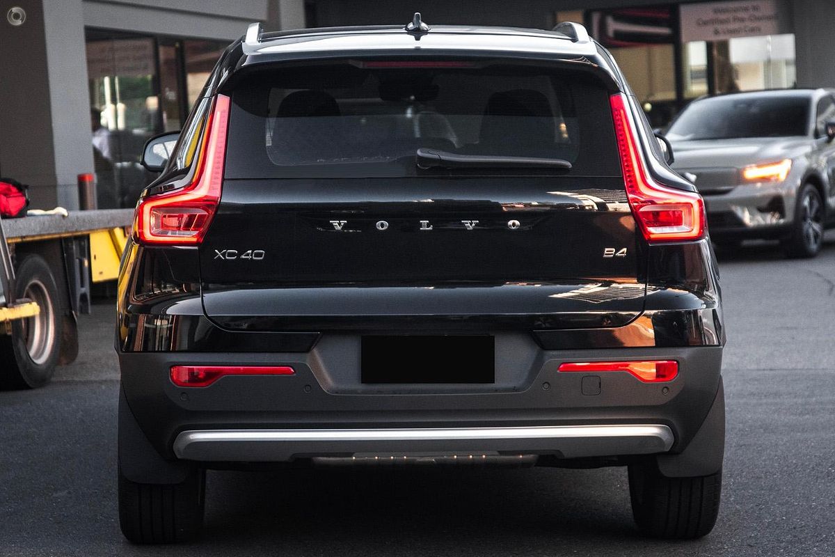 2024 Volvo XC40 Plus B4