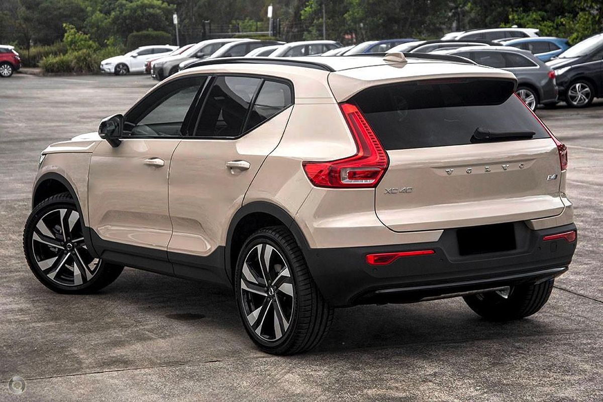 2024 Volvo XC40 Ultra B4 Dark