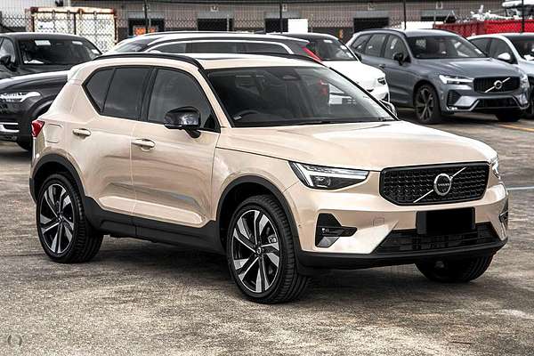 2024 Volvo XC40 Ultra B4 Dark