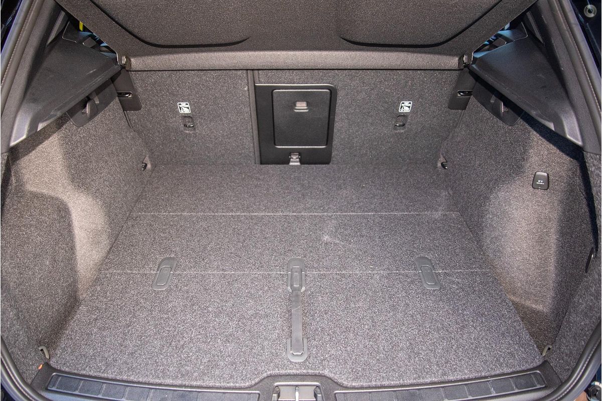 2024 Volvo XC40 Plus B4