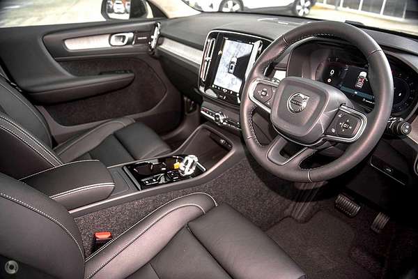 2024 Volvo XC40 Ultra B4 Dark