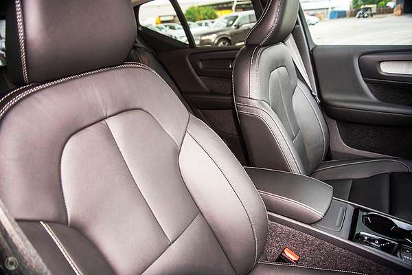 2024 Volvo XC40 Ultra B4 Dark