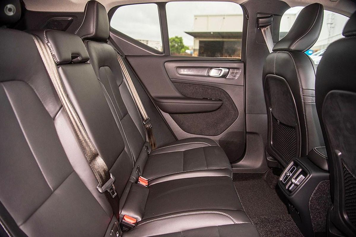 2024 Volvo XC40 Ultra B4 Dark