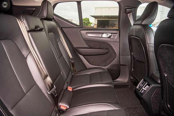 2024 Volvo XC40 Ultra B4 Dark