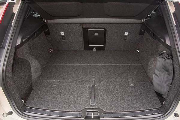 2024 Volvo XC40 Ultra B4 Dark