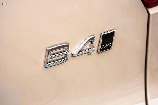 2024 Volvo XC40 Ultra B4 Dark