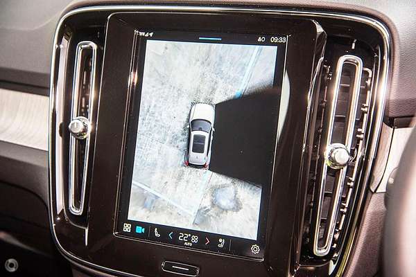 2024 Volvo XC40 Ultra B4 Dark