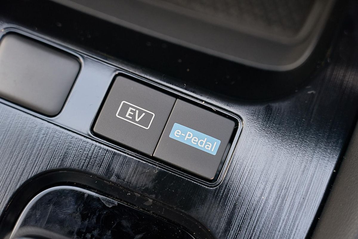 2025 Nissan X-TRAIL ST-L e-POWER T33