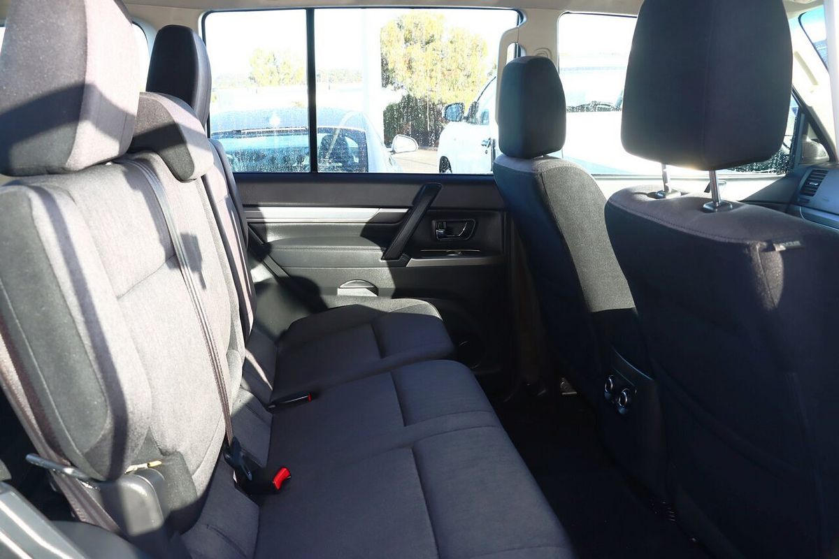 2019 Mitsubishi Pajero GLX NX