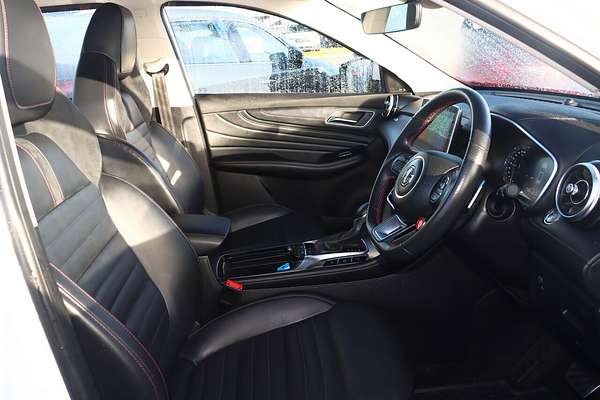 2022 MG HS Essence SAS23