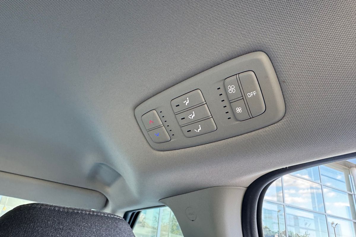 2023 Kia Carnival S KA4