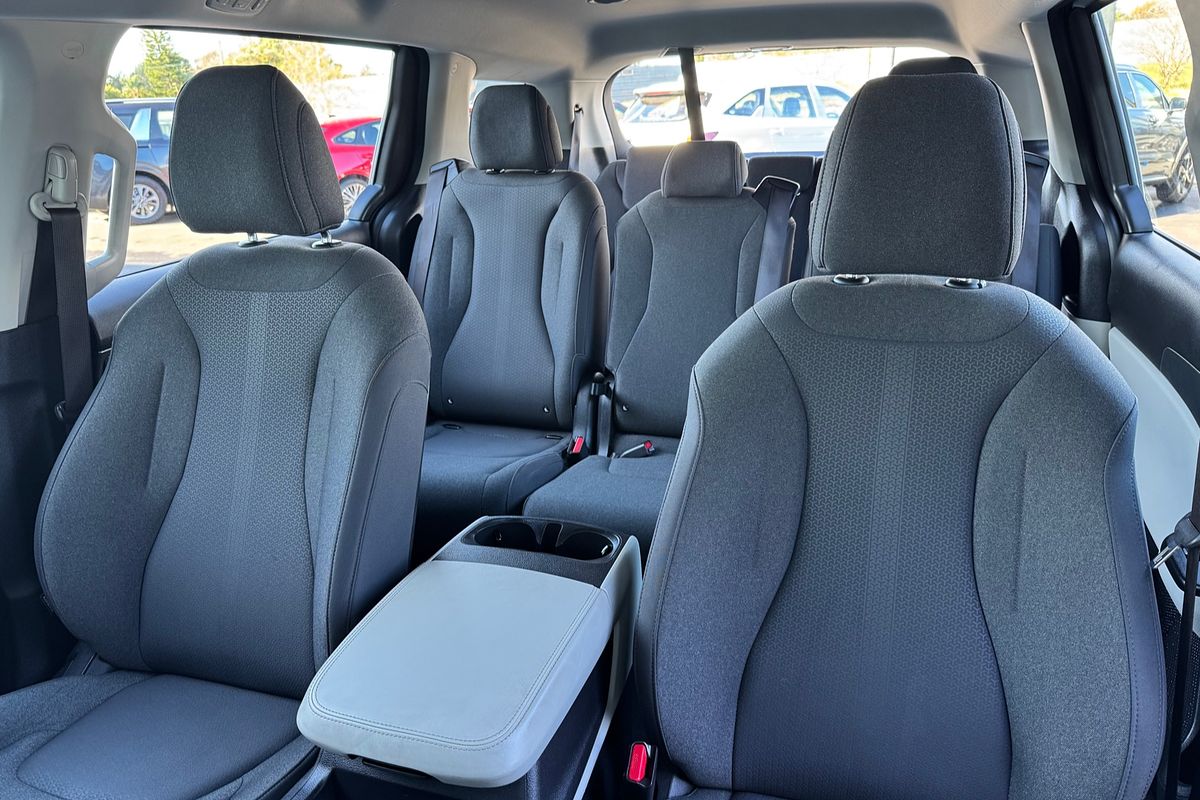 2023 Kia Carnival S KA4