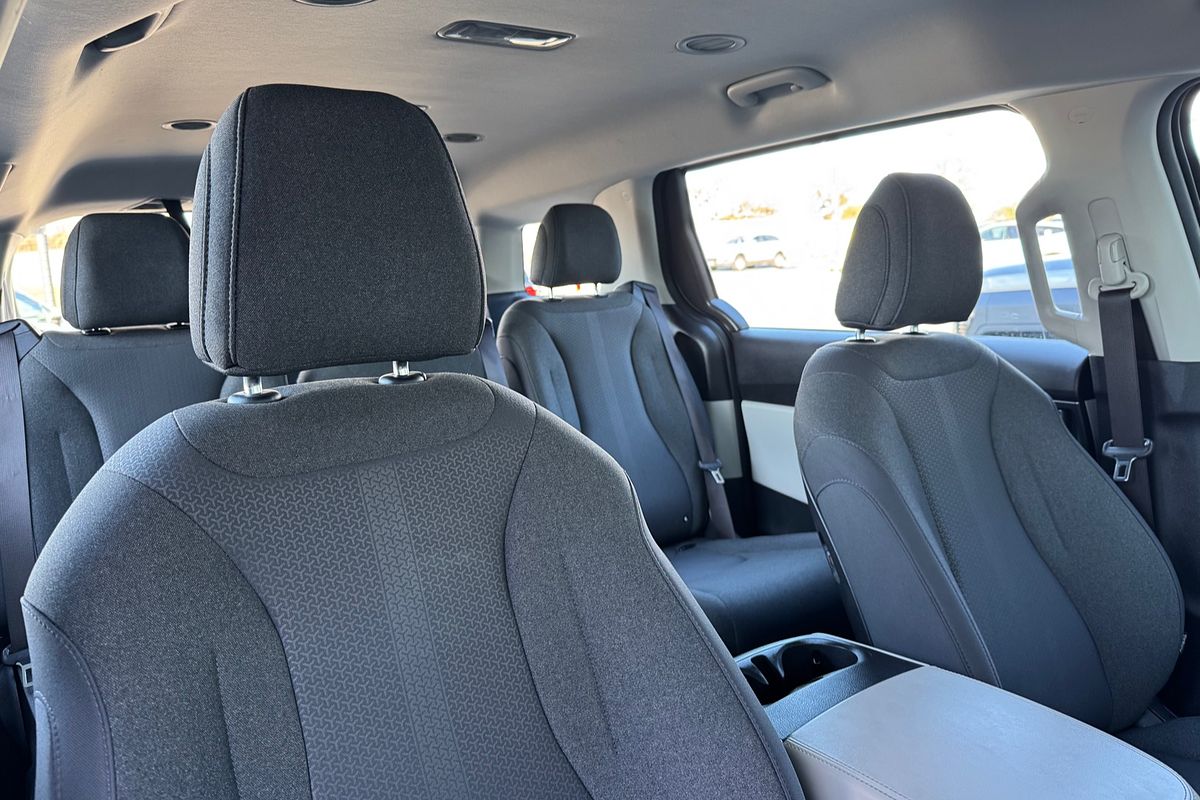 2023 Kia Carnival S KA4