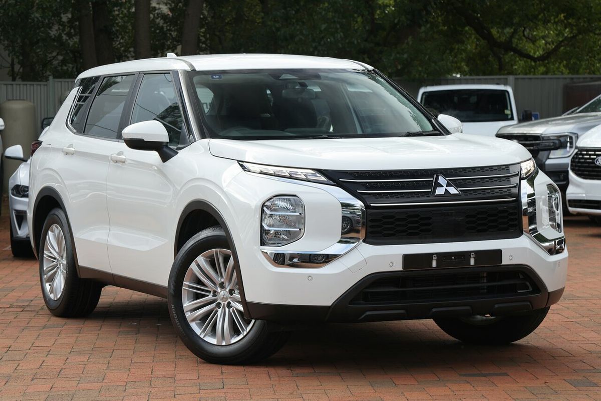 2023 Mitsubishi Outlander ES ZM