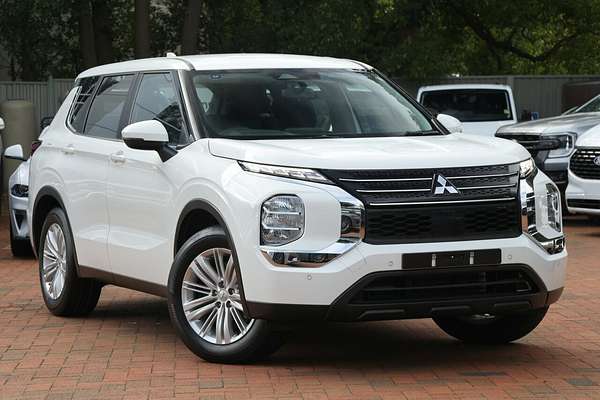 2023 Mitsubishi Outlander ES ZM