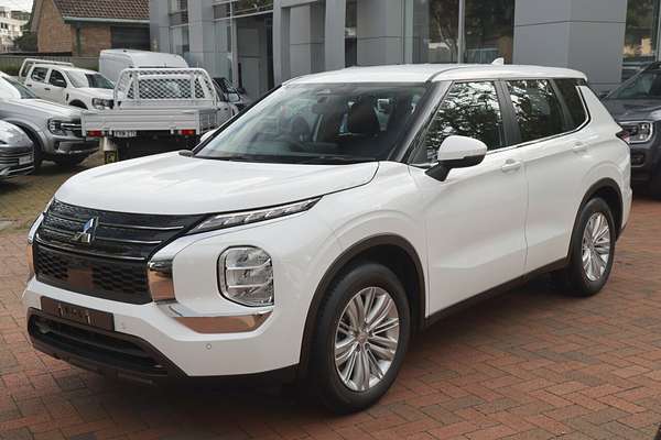 2023 Mitsubishi Outlander ES ZM