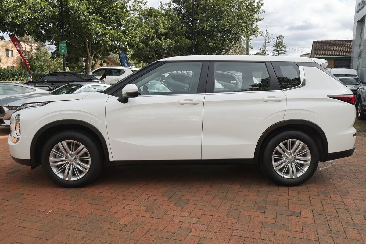 2023 Mitsubishi Outlander ES ZM