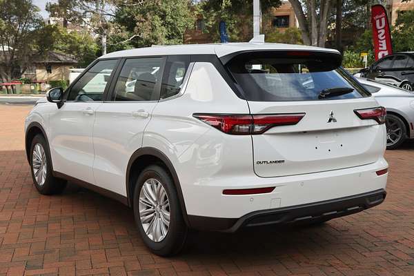 2023 Mitsubishi Outlander ES ZM