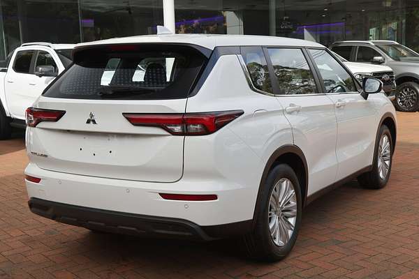 2023 Mitsubishi Outlander ES ZM