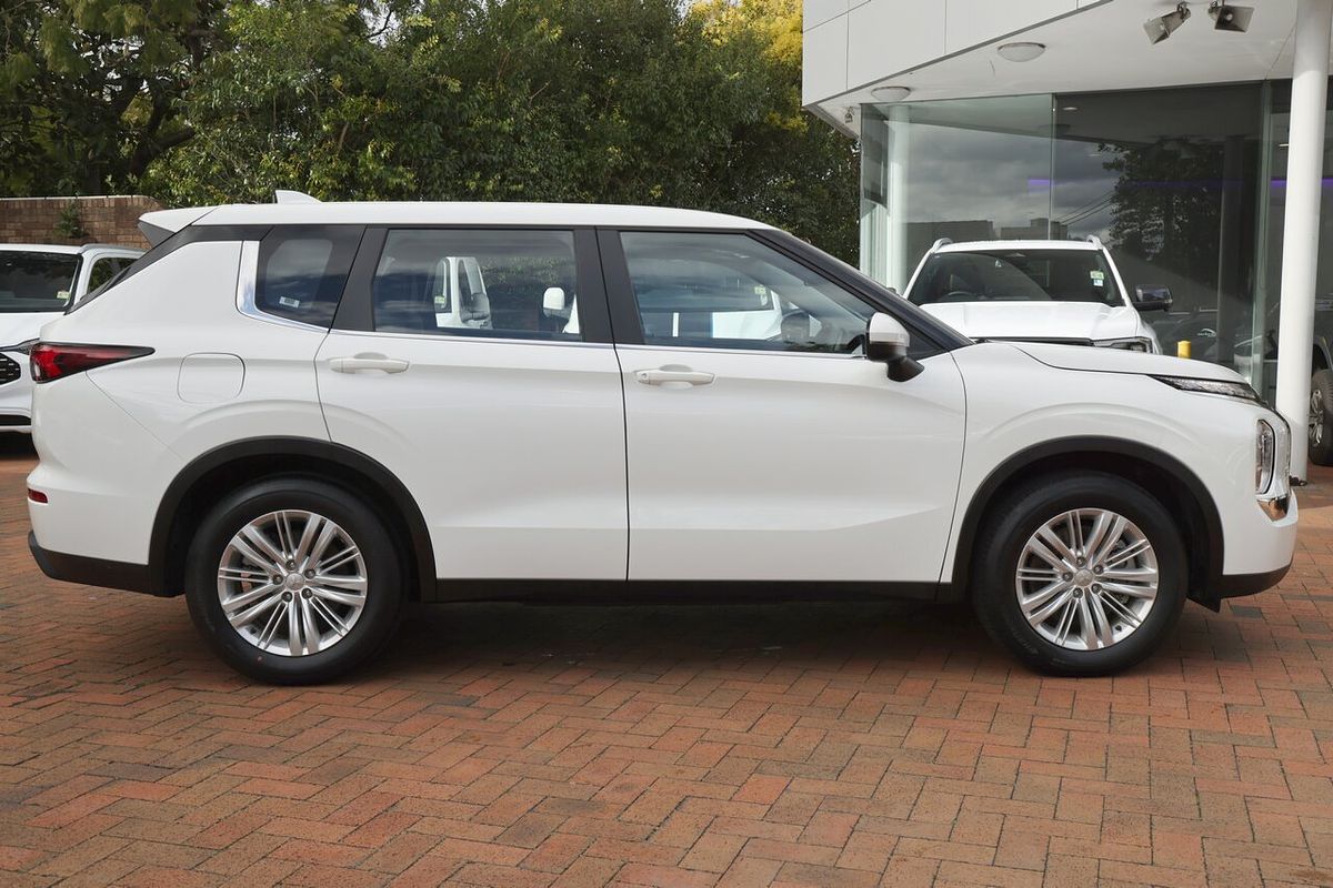 2023 Mitsubishi Outlander ES ZM