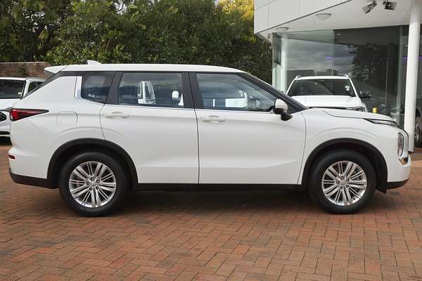 2023 Mitsubishi Outlander ES ZM