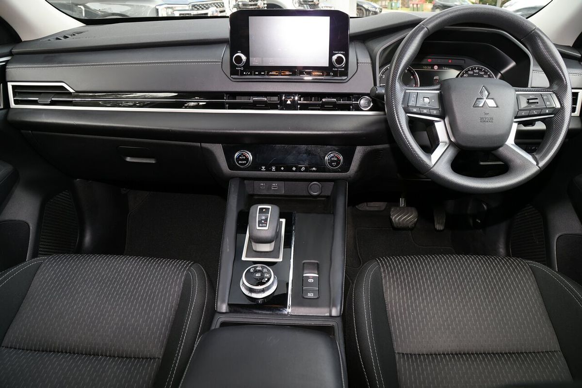 2023 Mitsubishi Outlander ES ZM