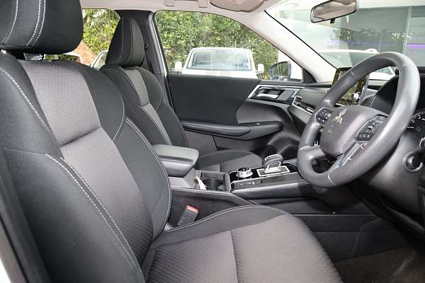 2023 Mitsubishi Outlander ES ZM