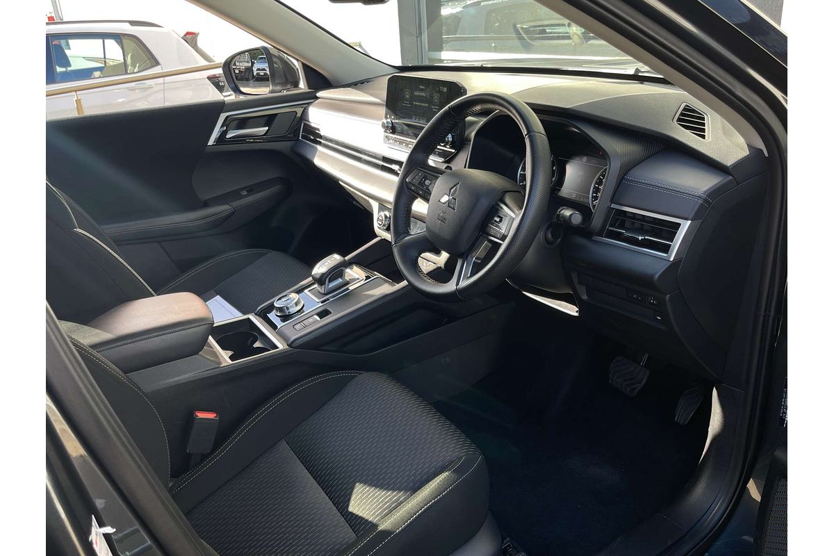 2024 Mitsubishi Outlander LS ZM