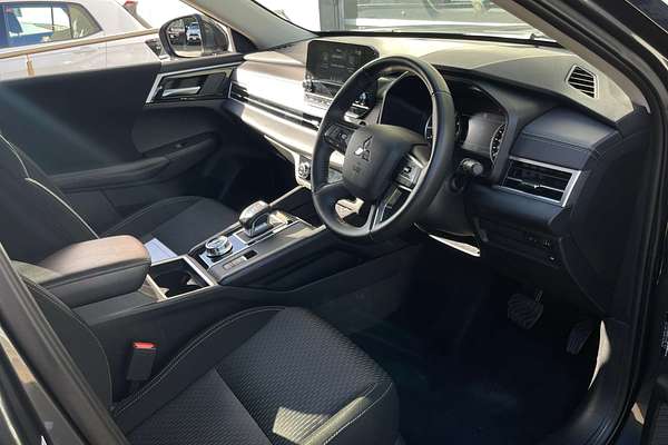 2024 Mitsubishi Outlander LS ZM
