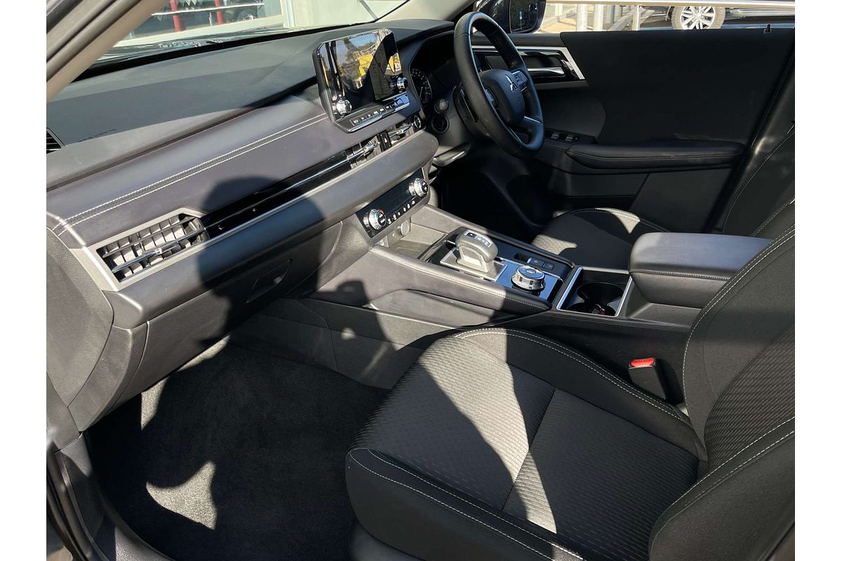 2024 Mitsubishi Outlander LS ZM