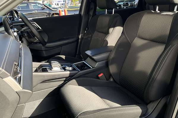 2024 Mitsubishi Outlander LS ZM