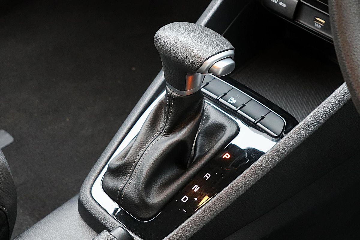 2023 Kia Stonic S YB