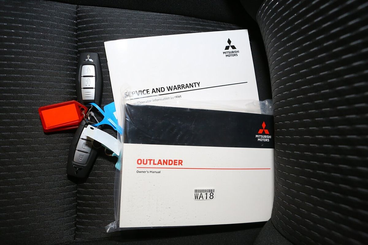 2024 Mitsubishi Outlander LS ZM
