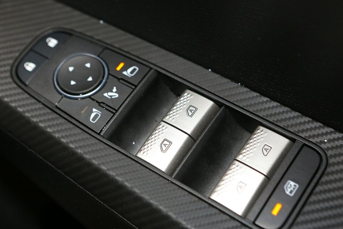2024 Mitsubishi Outlander LS ZM
