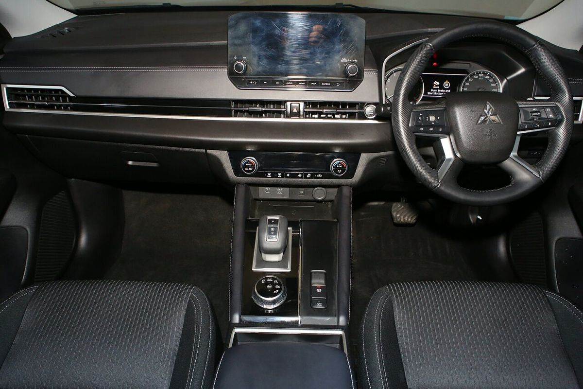 2024 Mitsubishi Outlander LS ZM