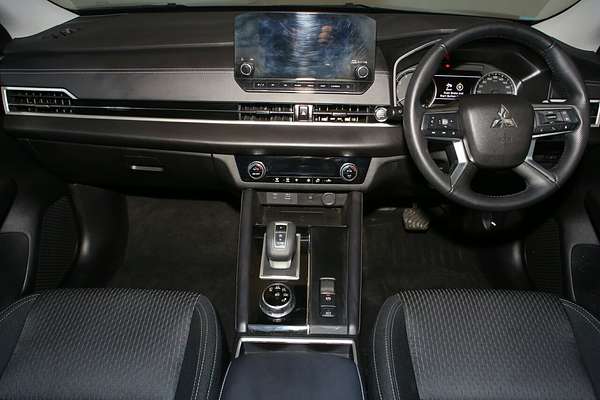 2024 Mitsubishi Outlander LS ZM